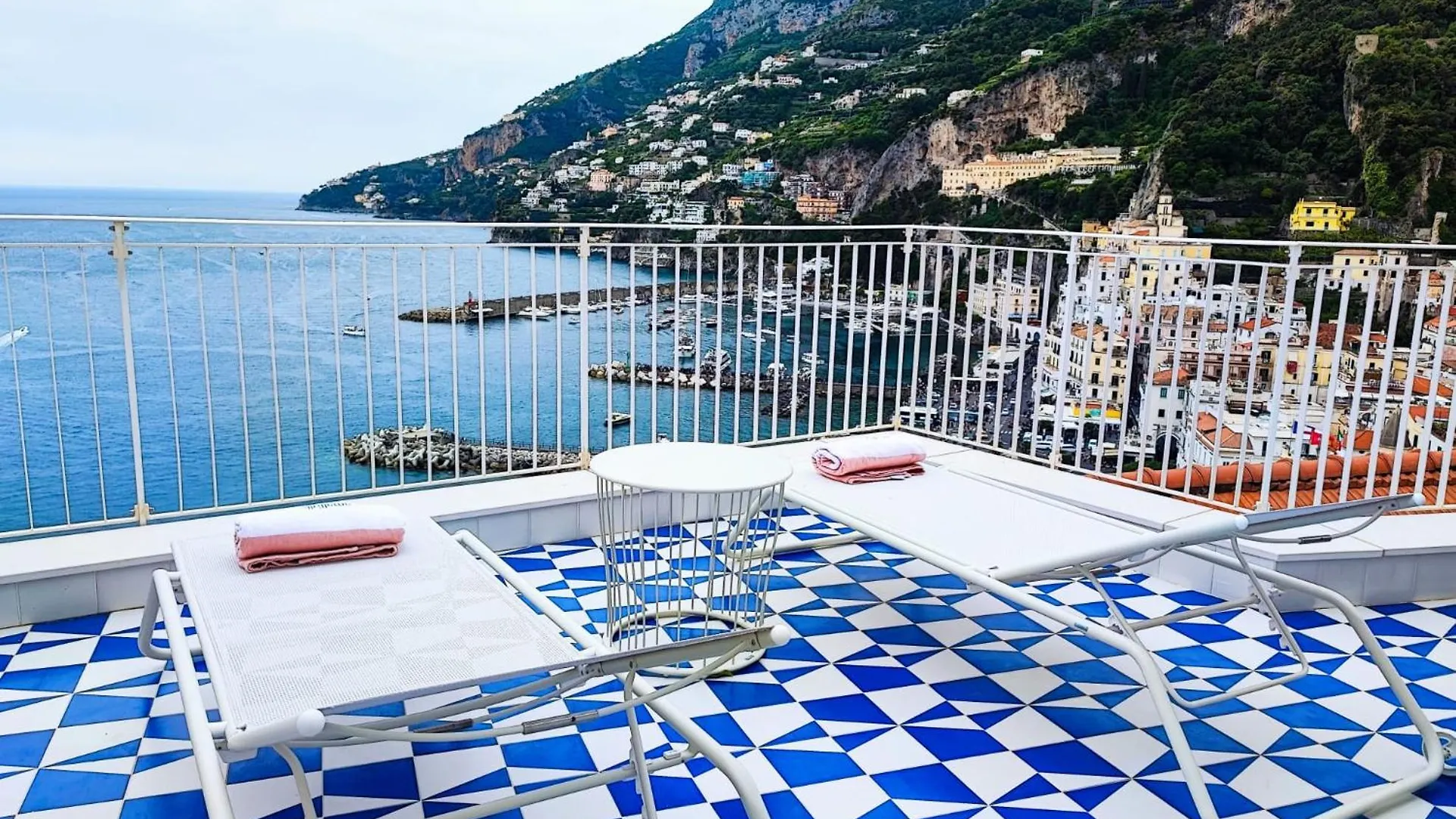 Amalfully Boutique Apartment - A Seaview Gem Amalfi Сasa de vacaciones