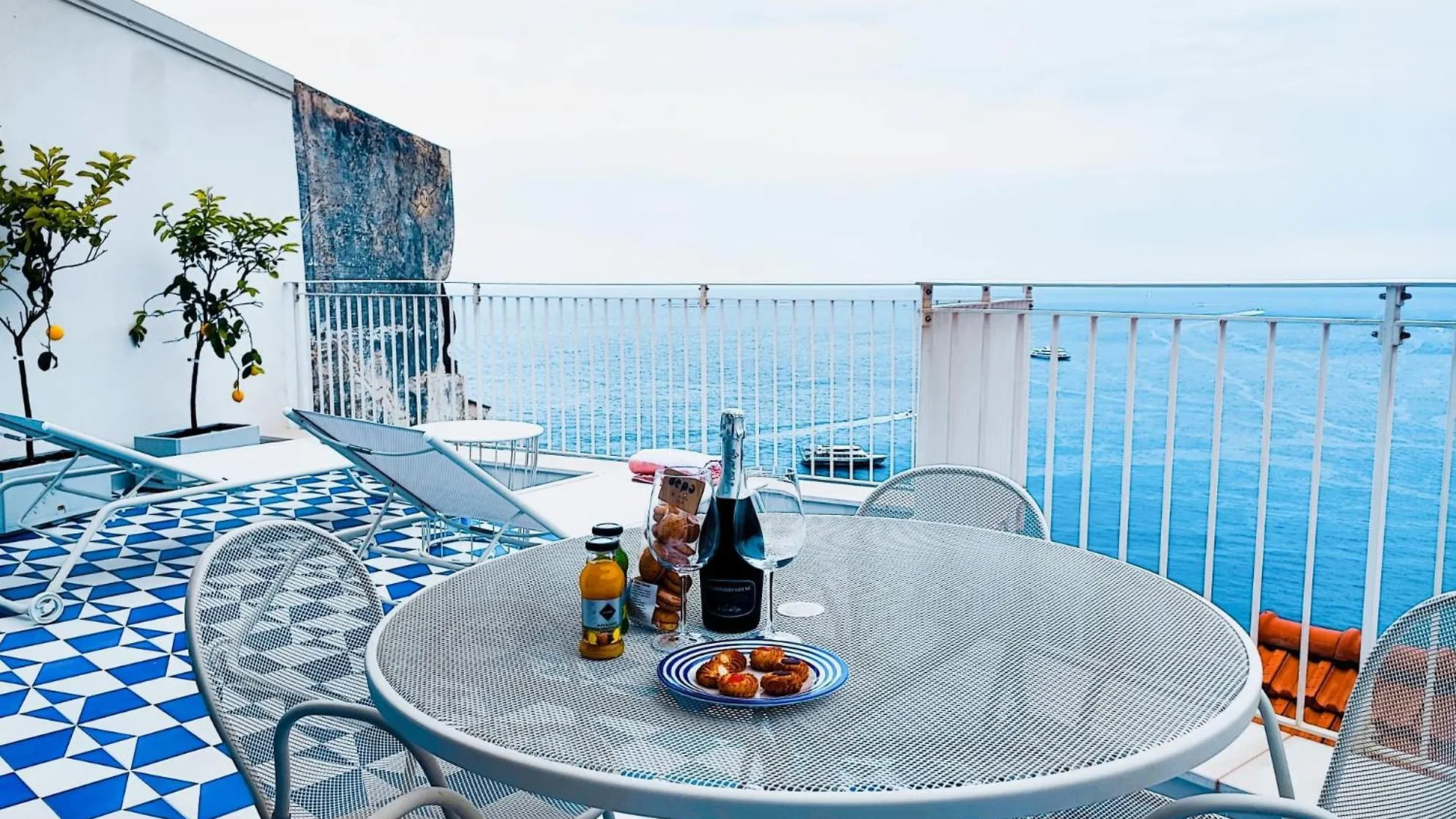 Amalfully Boutique Apartment - A Seaview Gem أمالفي بيت للعطل