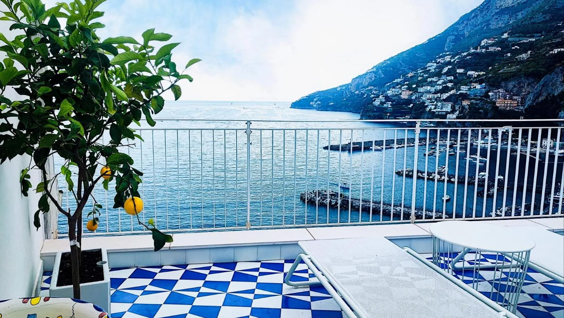 Amalfully Boutique Apartment - A Seaview Gem Αμάλφι